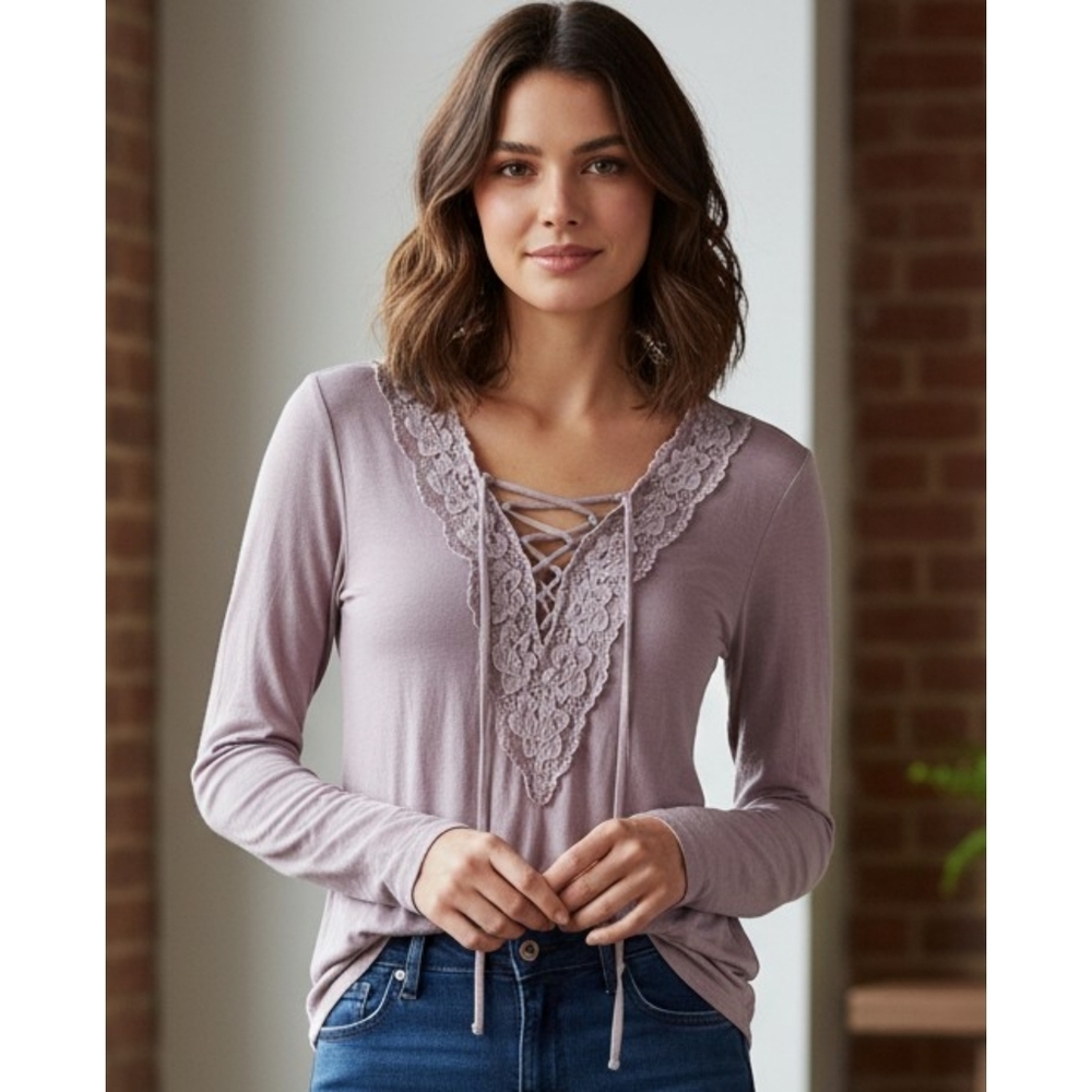 American Eagle Outfitters Soft & Sexy Lace detail top Light Purple Size S